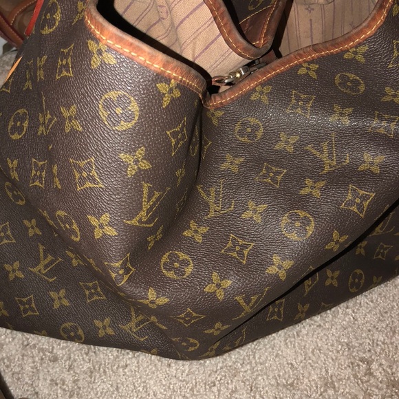 large LV - Picture 2 of 8